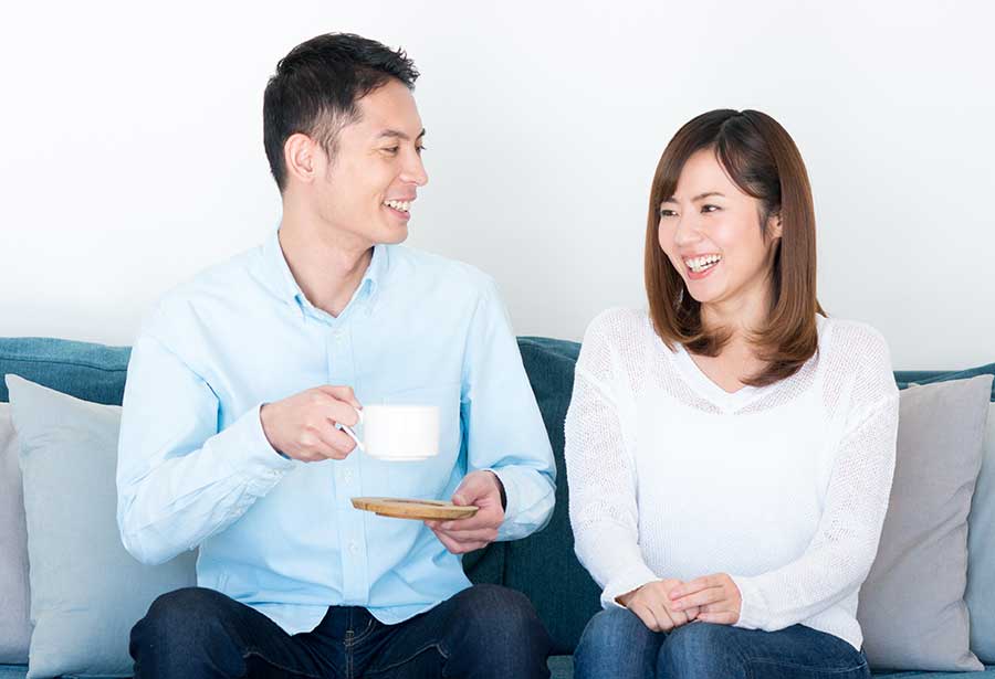 オンライン婚活パーティー_お茶するカップル